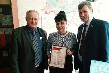 Преподавателю ОГУ вручена заслуженная награда